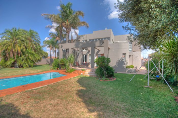 For Sale: Spacious 7-Bedroom House in Lenasia South with Pool and Cottage.