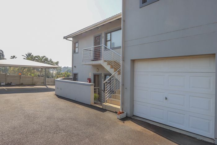 Amanzimtoti Apartment For Sale: 3 Bedrooms, Enclosed Entertainment Area, Secure Living.