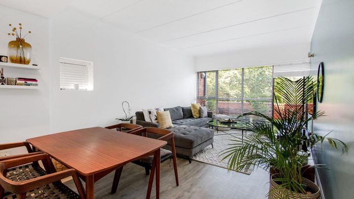 Atholl Gardens Apartment For Sale: 2 beds, pool, secure living, garden views.