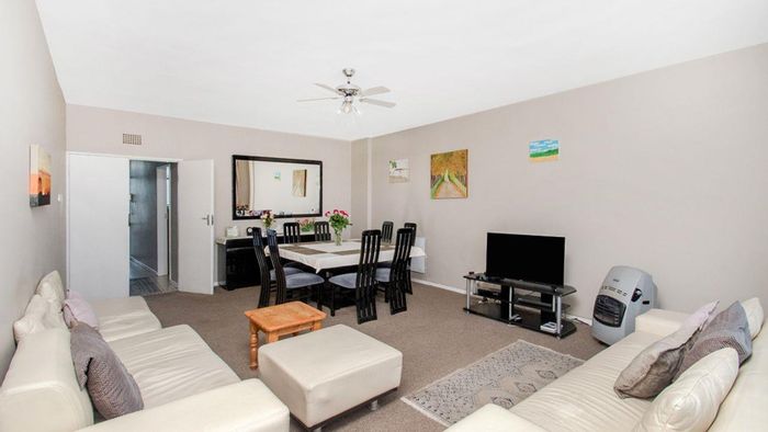 Killarney Apartment For Sale: 2-3 Bedrooms, Enclosed Balcony, 2 Parking Bays.