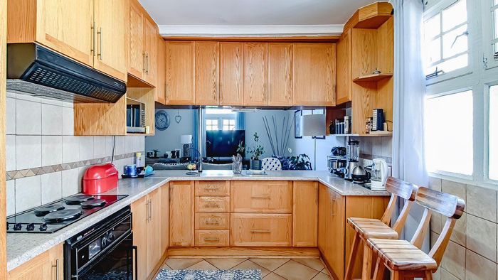 4-Bedroom House in Ninapark For Sale with Lapa, Garage, and Garden.