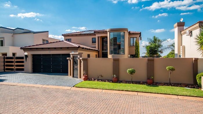 Honeydew Ridge House For Sale: 3 beds, solar pool, inverter, double garage, security.