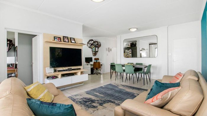 For Sale: 3-Bedroom Apartment in Petervale with Private Garden and Lifestyle Amenities.