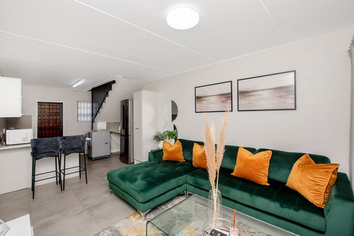 For Sale: Townhouse in Witpoortjie AH with private garden, garage, and security features.