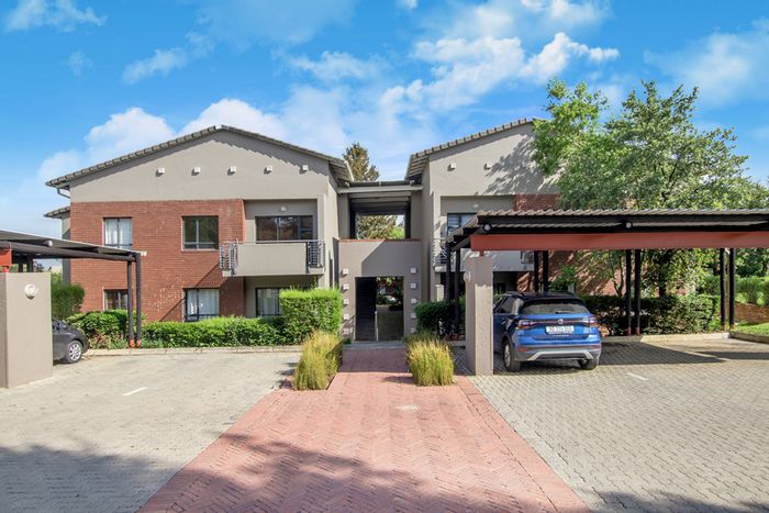 For Sale: Townhouse in Jackal Creek Golf Estate with clubhouse, pools, and golf course.