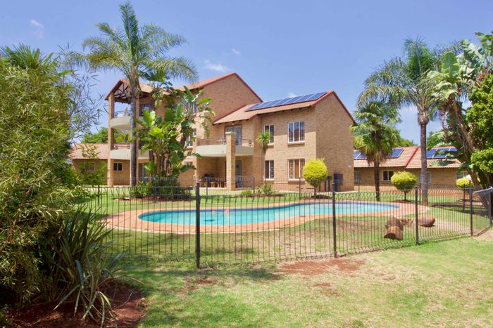 Die Hoewes Apartment For Sale: 2 Bedrooms, pool, tennis courts, secure living.