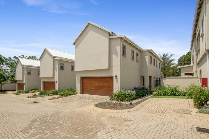 Kensington B Cluster For Sale: Secure complex, spacious garden, energy-efficient amenities.