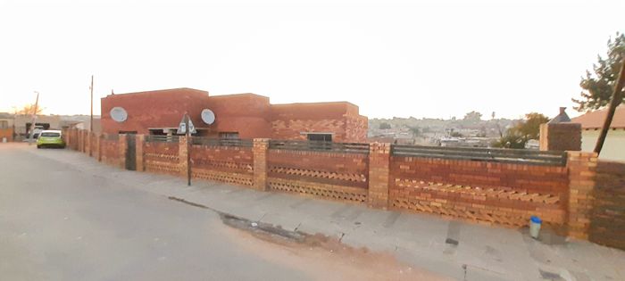 For Sale: Spacious 3-bedroom house in Entshonalanga with rental income potential.