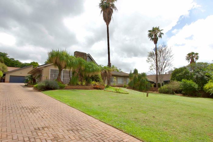 Eldoraigne House For Sale: Spacious 4-bedroom home with pool, lapa, and guest suite.