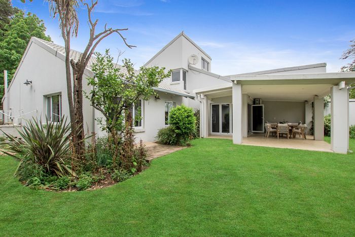 Lonehill Townhouse For Sale: Spacious garden, open-plan living, versatile loft, near Crawford Prep.