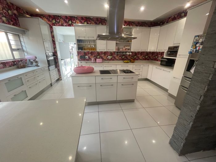 For Sale: Spacious 8-bedroom house in South Kensington with multiple living areas.