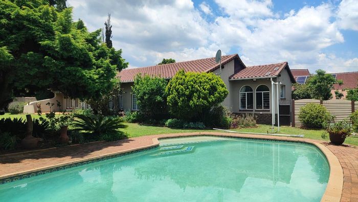 Farrarmere House For Sale: Spacious home with pool, garden, and entertainment areas.