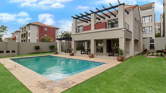 Lonehill Apartment For Sale: Open-plan living, clubhouse, pool, secure parking, 24-hour security.