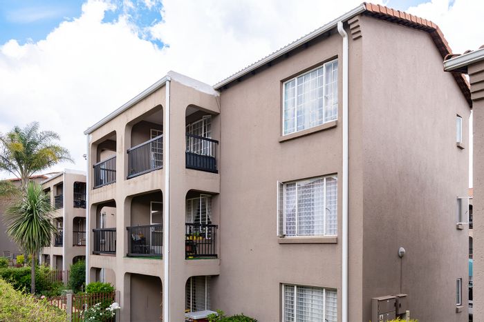 For Sale: 2-Bedroom Apartment in Farrarmere with Pool, Playground, and Security Features.