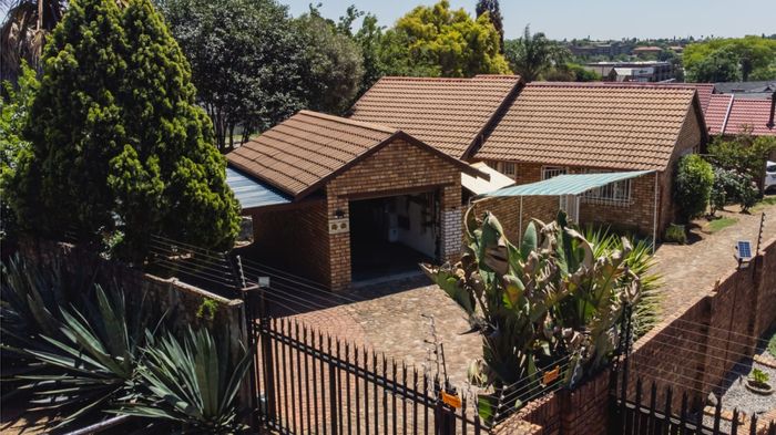 3 Bedroom Townhouse For Sale in Eastleigh with Garden and Garage, Rare Opportunity.