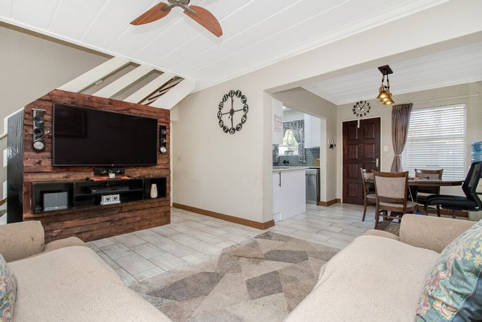 For Sale: Honeydew Ridge Townhouse with 3 beds, garage, patio, and garden.