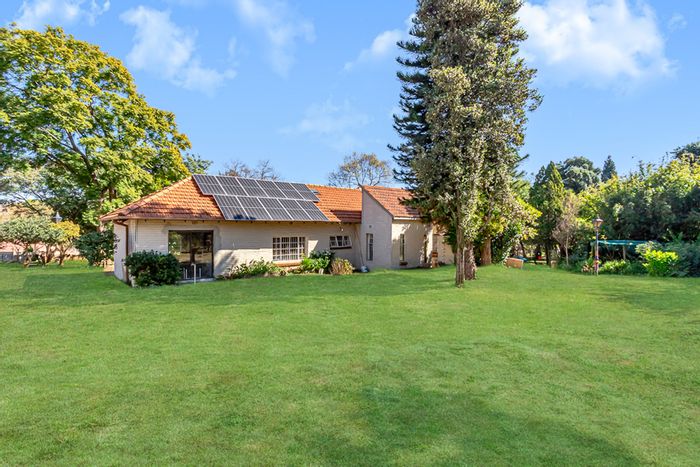 Vandia Grove House To Rent: 5 bedrooms, pool, office block, and cottage included.