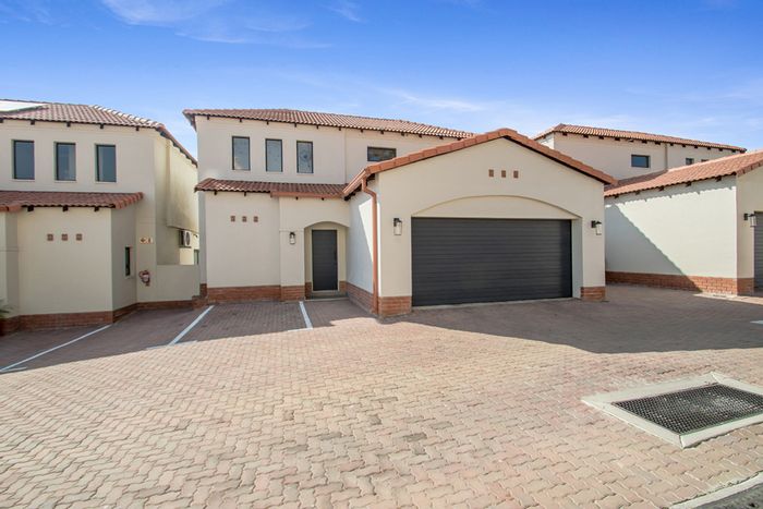 Lonehill Townhouse To Rent: 3 Bedrooms, pet-friendly, secure complex with pool.
