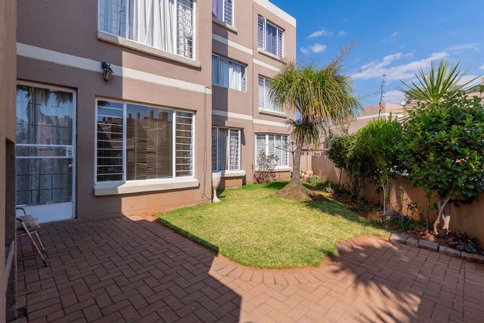 For Sale: 3-bedroom apartment in Primrose with private garden and secure garage.