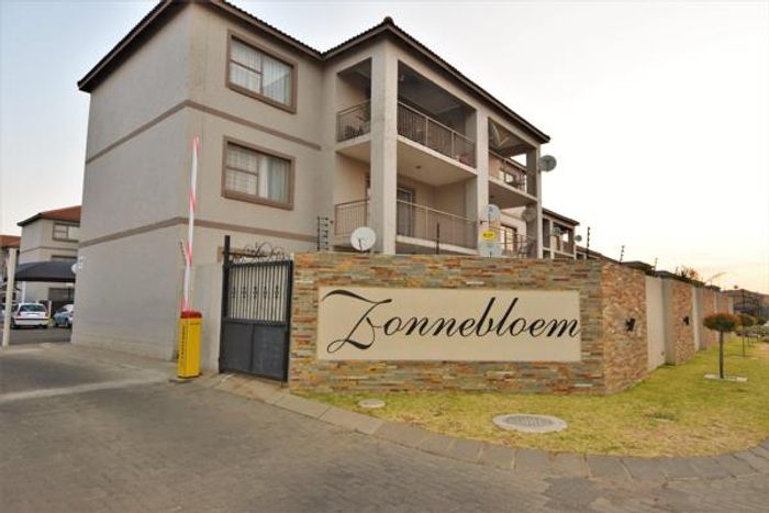 Bardene Apartment For Sale: 2 Bedrooms, communal gardens, security, ideal for investors.