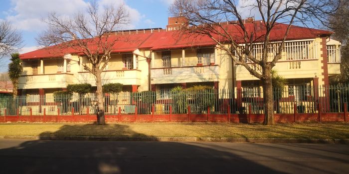For Sale: Apartment in Benoni Central with garage, balcony, and close to amenities.