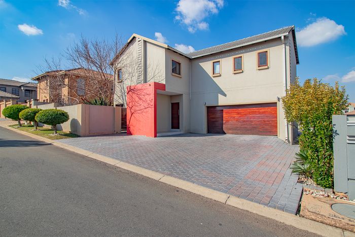 For Sale: Spacious 4-Bedroom House in Amberfield with Pool, Staff Quarters, Solar Power.