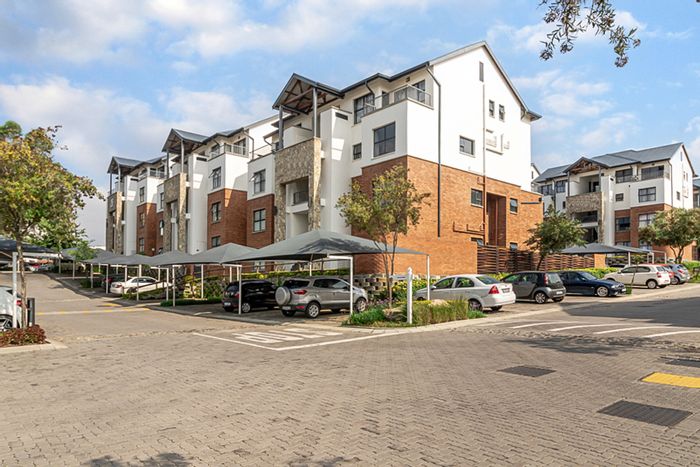 Olivedale Apartment For Sale: 2 beds, pool, gym, 24/7 security, covered parking.
