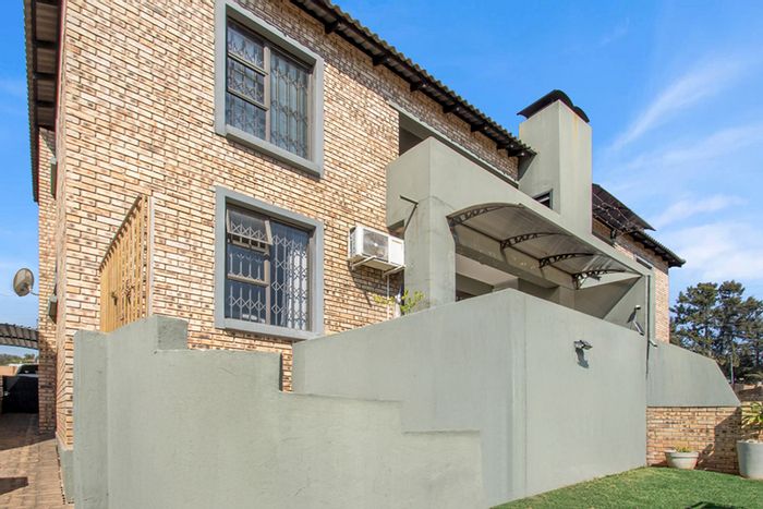 2-Bedroom Townhouse For Sale in Helderkruin with private garden and secure parking.