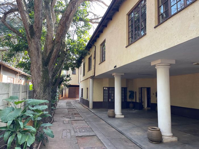 Spacious 8-bedroom house in Colbyn, For Sale with pool and ample parking.
