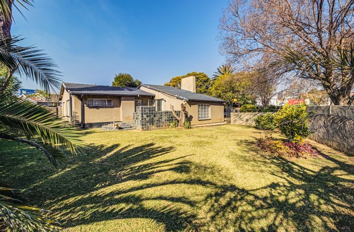 Buurendal House For Sale: 3 beds, cottage, spacious living, prime location.