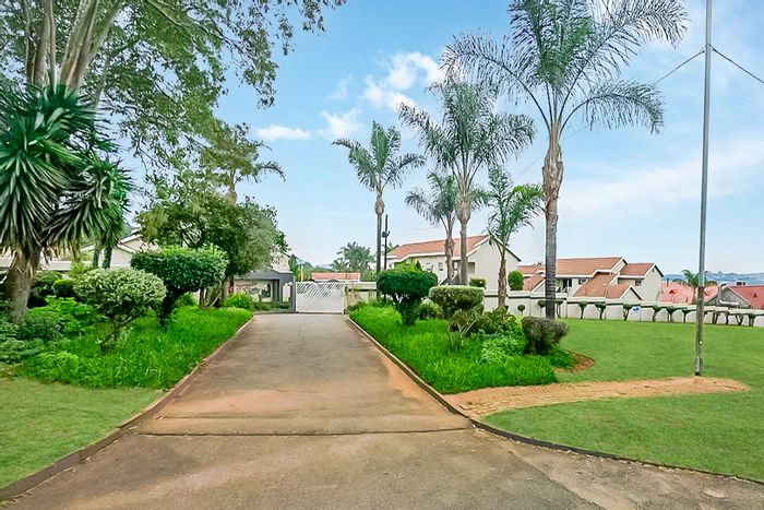 For Sale: 2-Bedroom Townhouse in Constantia Kloof with Pool and Clubhouse Access.