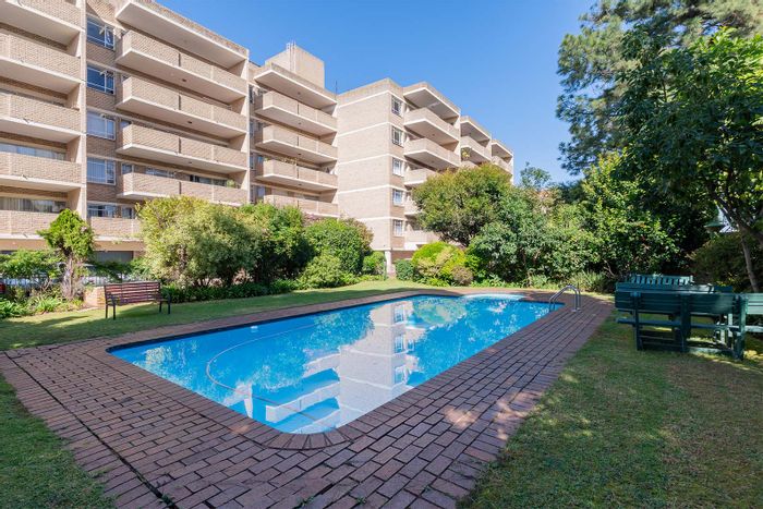 3-Bedroom Apartment To Rent in Gresswold with garage, balcony, and secure complex.
