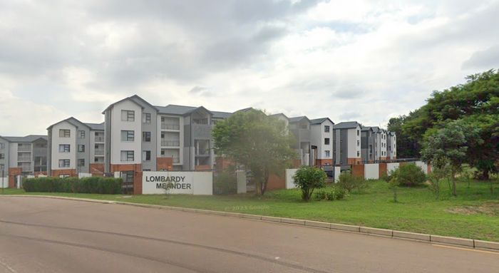 Lombardy Estate Apartment For Sale: 1 Bed, Clubhouse, Pool, Play Area Access.