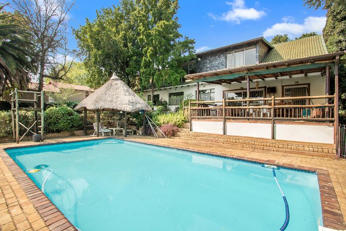 Douglasdale House For Sale: 4 beds, pool, cottage, secure boomed area.