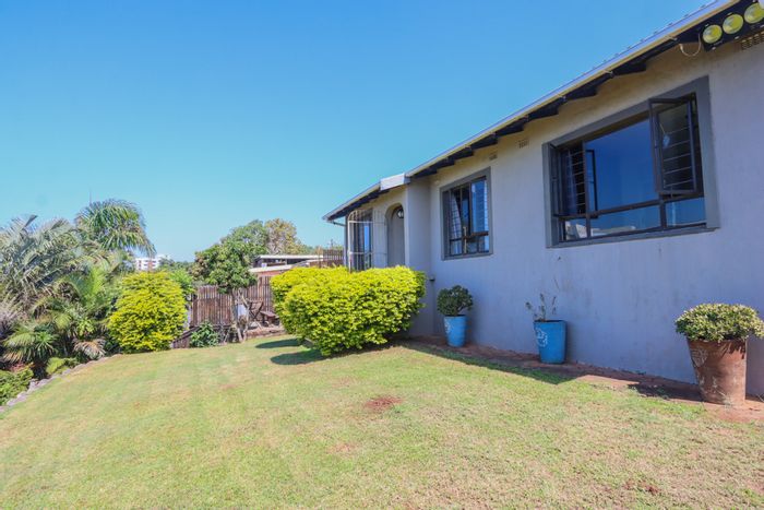 Amanzimtoti House For Sale: 3 bedrooms, cottage, sea views, secure parking.