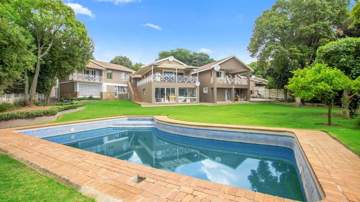 Floracliffe House For Sale: 12 beds, pool, dual entrances, income potential.