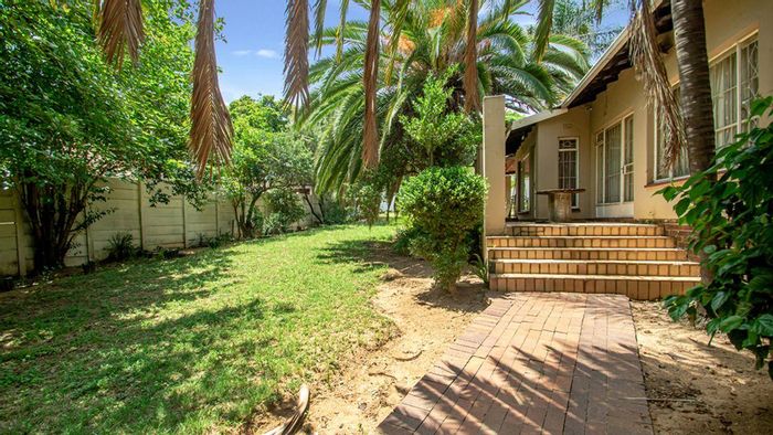 Ferndale House For Sale: 4 beds, large garden, approved cottage plans, study.