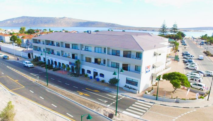 Townhouse For Sale in Middedorp: Includes furniture, balcony, near beach and restaurants.