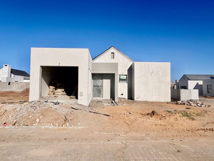 Laguna House For Sale: 2 beds, en-suites, outdoor braai, secure estate amenities.