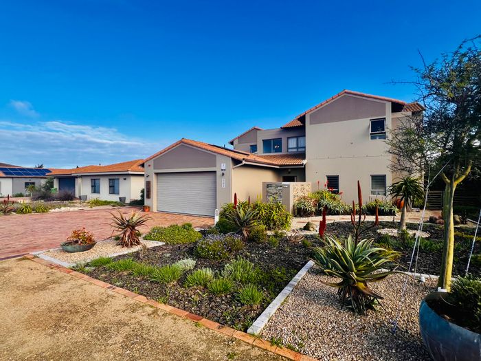 For Sale: House in Langebaan Country Estate with golf views, 4 en-suite bedrooms.