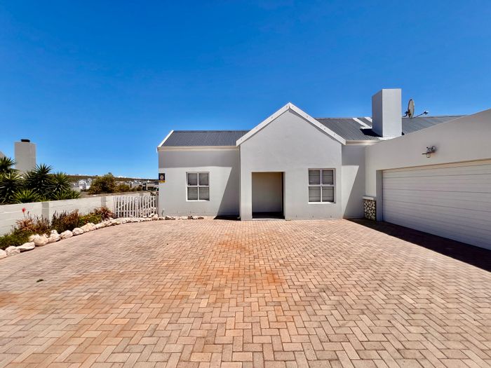 5-Bedroom House in Laguna Sands For Sale with indoor braai and spacious garden.