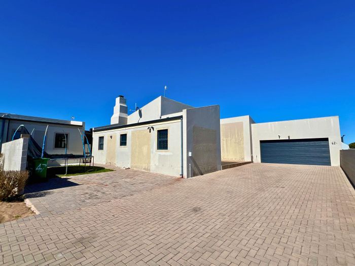 For Sale: Spacious Myburgh Park house with self-contained cottage, double garage, and security.