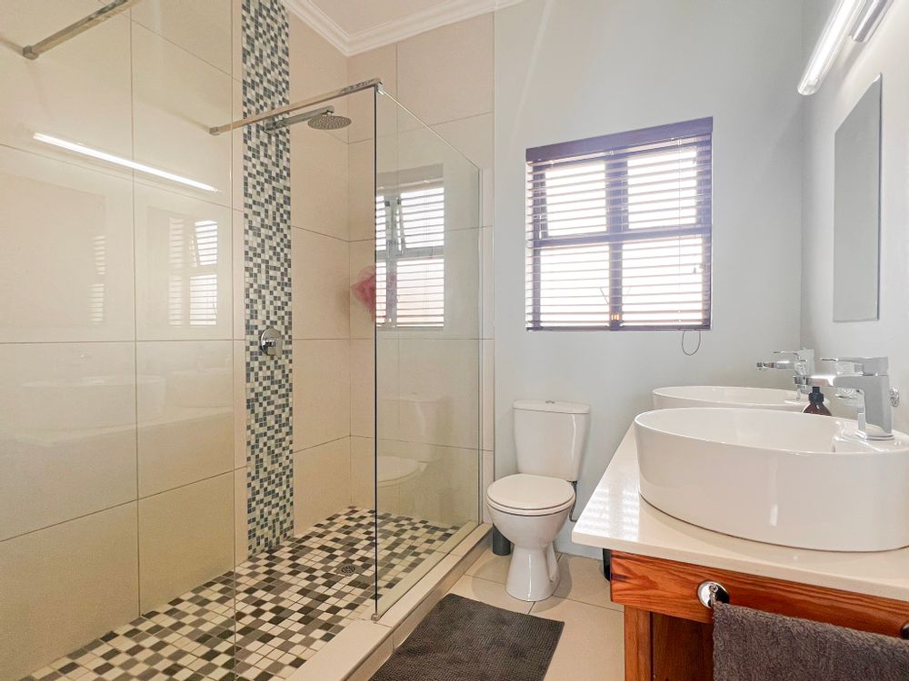 Main Bedroom En-Suite