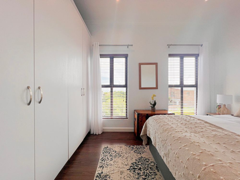 Bedroom 2 (Upstairs)