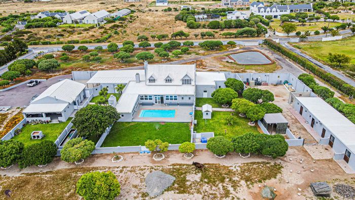 Long Acres Country Estate House For Sale: Pool, stables, guest flatlet, expansive grounds.