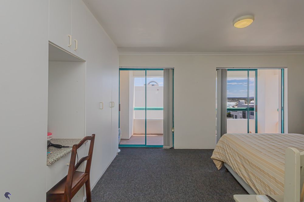 Main Bedroom (Upstairs)