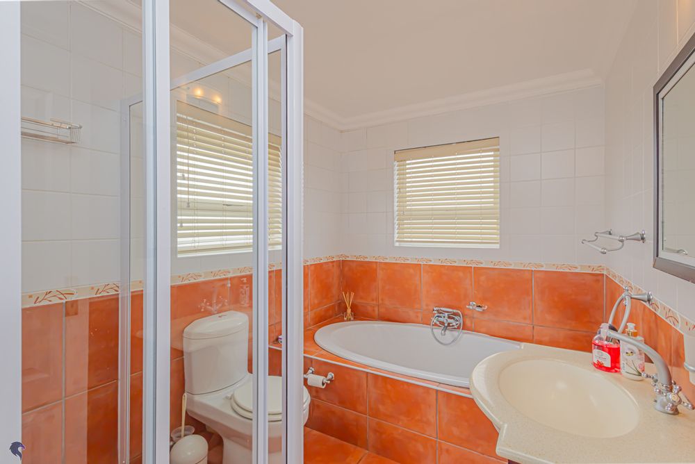 Main Bedroom En-Suite