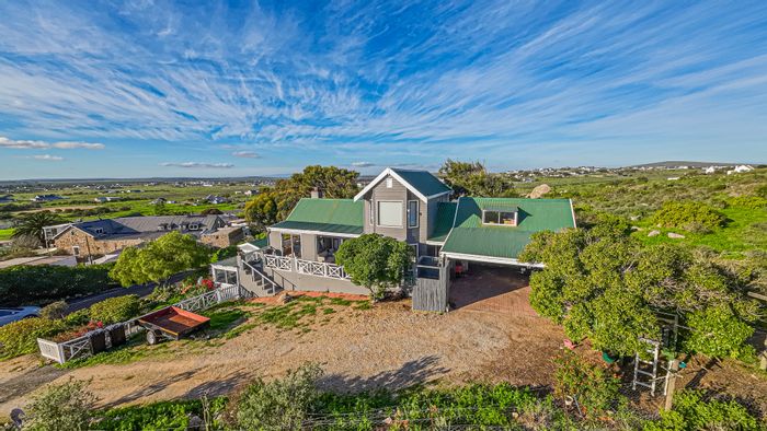 For Sale: House in Olifantskop with 5100m² land, lagoon views, and flatlet.