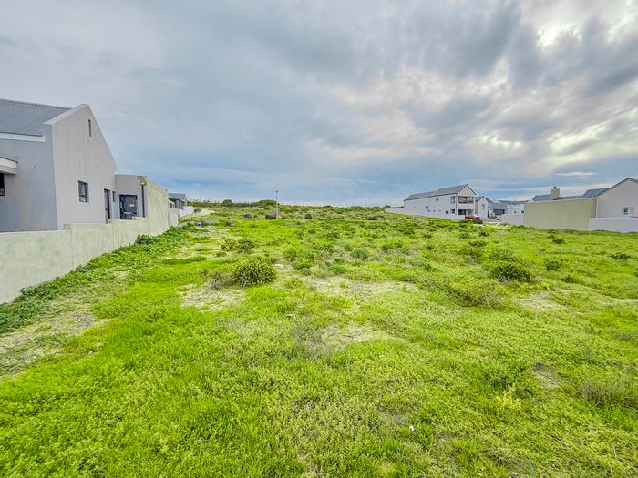 Vacant Land Residential in Laguna for Sale: 429m² with approved plans, close to amenities.