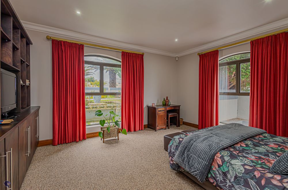 Downstairs Hobby / Study / Extra Bedroom